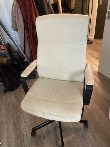 Bureaustoel verstelbaar, met gebruikssporen