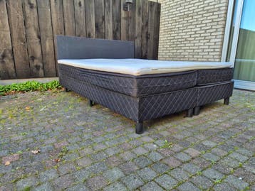 Gratis boxspring 160x200 - Gebruikt maar in goede staat