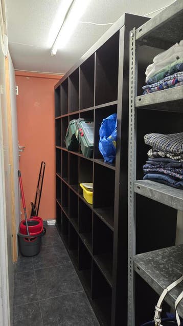 Gratis op te halen: Zwarte Kallax kast en stelling