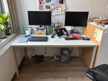 Desk table