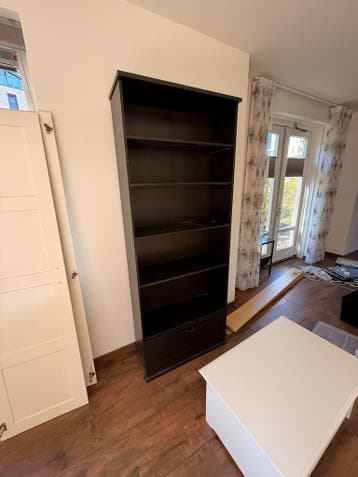 Donkerbruine Boekenkast met Lade