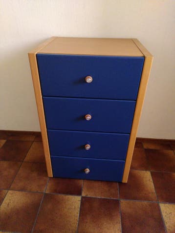 Gratis ophalen: blauw ladekastje hoogte 73 cm, lengte 46 cm