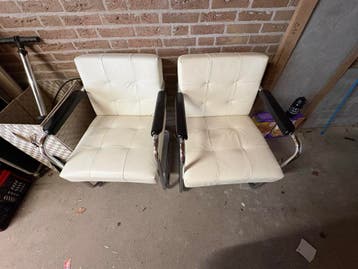 Gratis!!Set van 2 leren stoelen met armleuningen