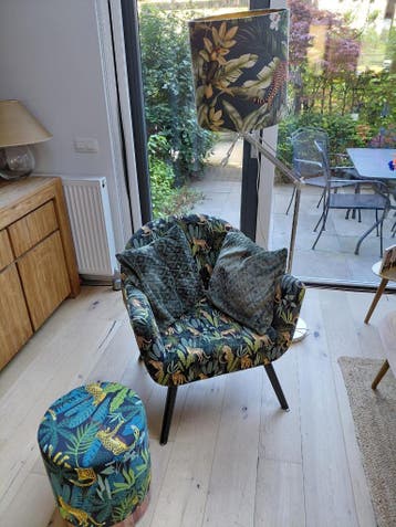 Gratis af te halen: stoel, lamp en poef