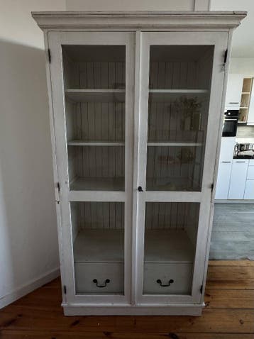 GRATIS brocante vitrinekast / landelijke witte buffetkast