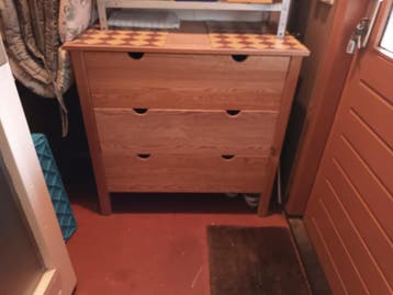 Ladenkast onbewerkt hout.