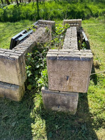 4 Betonnen Pilaren - Zwaar en Robuust