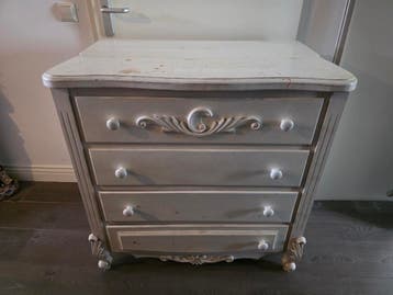 Gratis af td halen: Vintage commode met 4 laden - Opknapper