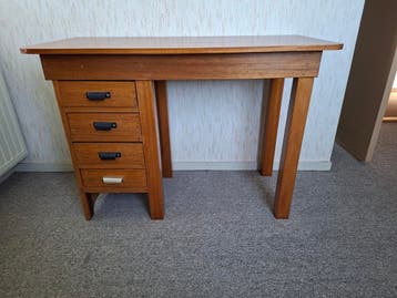 Stevig houten bureau - gratis af te halen!