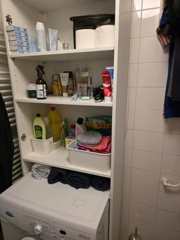 Gratis af te halen!  Kast, wit, ombouw wasmachine.