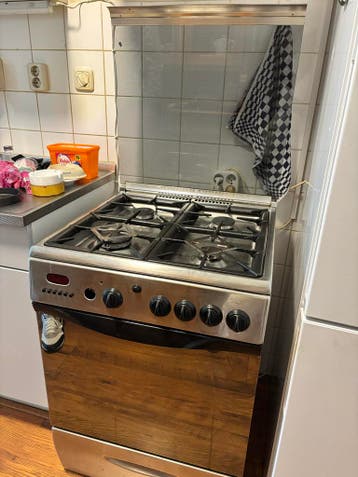 Vrijstaand gasfornuis met oven
