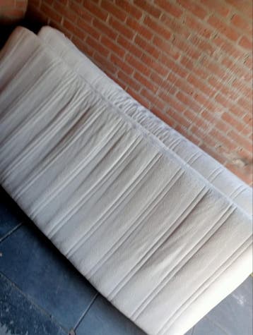 Twee gratis matrassen (90x200 cm)