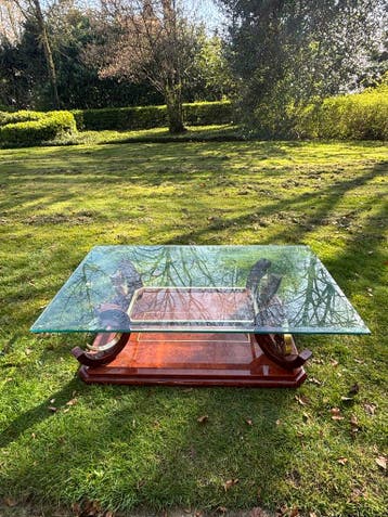 Salontafel met glazen blad en authentieke uitstraling Gratis