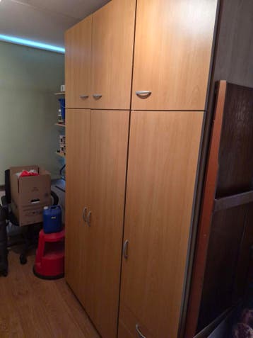Gratis op te halen, Kledingkast 230cm hoog x 145cm breed.
