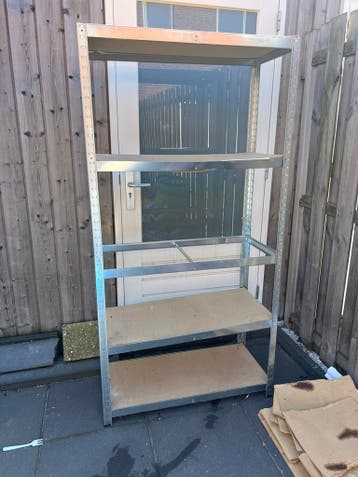 1x Stevige metalen stellingkast met 5 planken