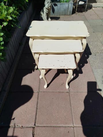 Jugendstil houten bijzet tafeltjes gratis afhalen