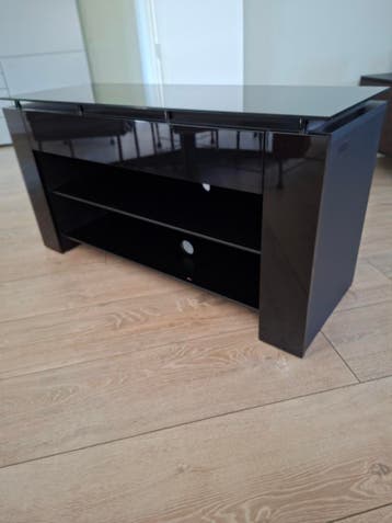 Modern zwart TV meubel met glazen blad