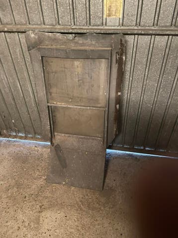 2 zinken dakramen om duiven binnen te laten