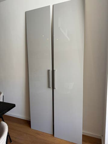 Gratis moet snel weg - 2 Fardal grijze paxkast deuren 50x236