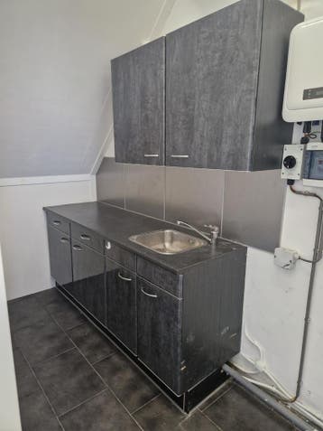 GRATIS: compacte keuken met bovenkasten en spoelbak