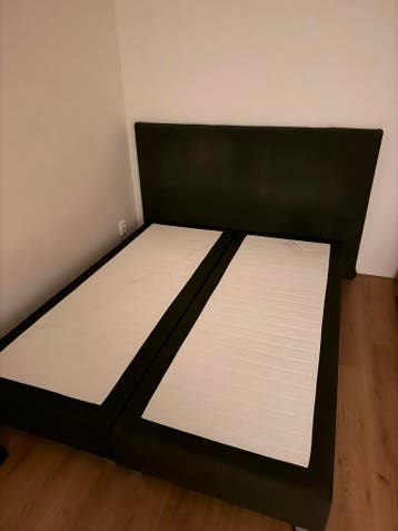 Gratis af te halen: Boxspring met hoofdbord en onderstel