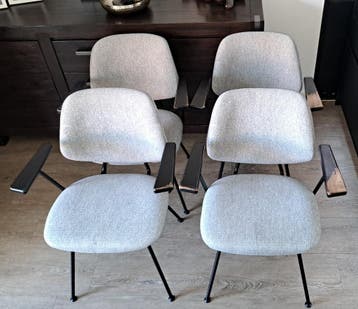 4 eetkamerstoelen - comfortabel, armleuningen lakken