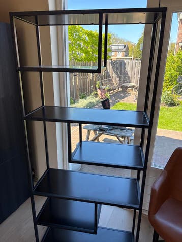 Modern zwart metalen open vakkenkast/boekenkast