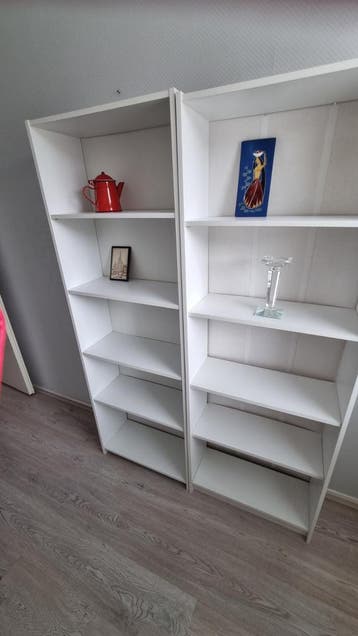 2x lichtgewicht boekenkast gratis op te halen.