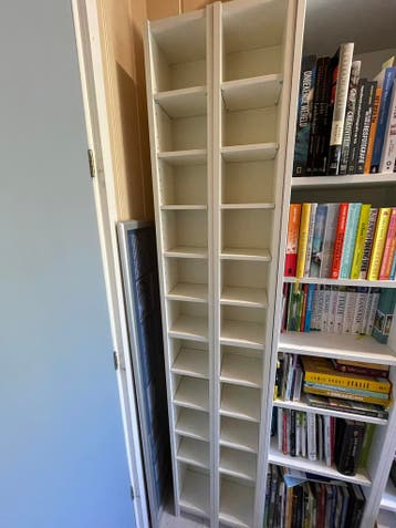 Gratis af te halen: 2 witte Billy CD/DVD rekjes (Ikea)