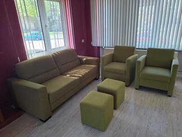 Groene bankset: 3-zitsbank + 2 fauteuils.Gratis tot 30 april