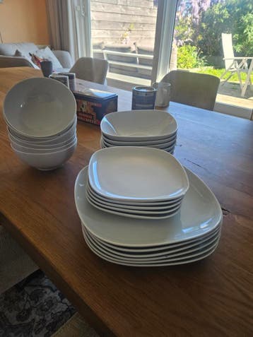 Modern Wit Servies - Borden en Kommen Set