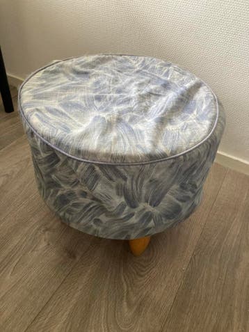 Ronde poef met blauw/wit patroon