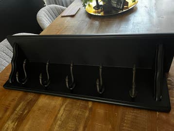 Zwarte wandkapstok met 6 haken - GRATIS AFHALEN