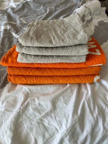 Gratis handdoekensets - grijs en oranje