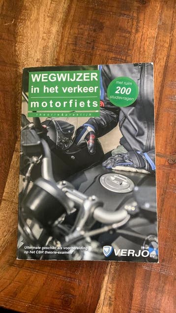 Verjo wegwijzer in het verkeer