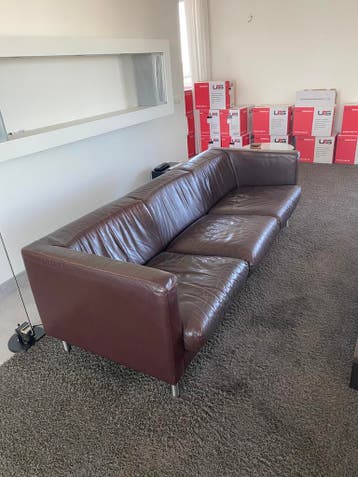 Lederen bank. Gerard vd Berg. Wegens verhuizing