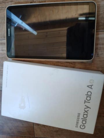 GERESERVEERD Kapotte oude tablet