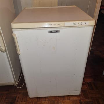 Zanussi vriezer - koelt niet meer (gratis af te halen)
