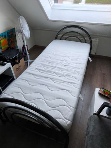 Eenpersoonsbed met matras - Zwart metaal