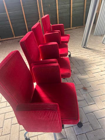 Gratis Set van 4 rode kantoorstoelen - Pub & Club design