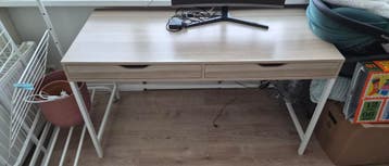 IKEA Bureau met 2 lades en kabelopbergvak