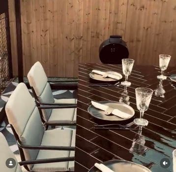 Zwarte tegel eettafel/tuintafel - uniek design