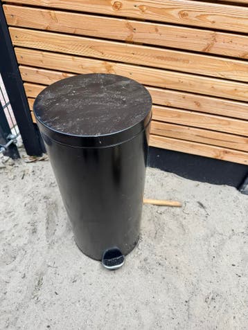 Zwarte pedaalemmer, kan een doekje gebruiken