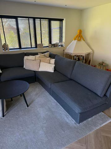 Hoekbank met hocker gratis