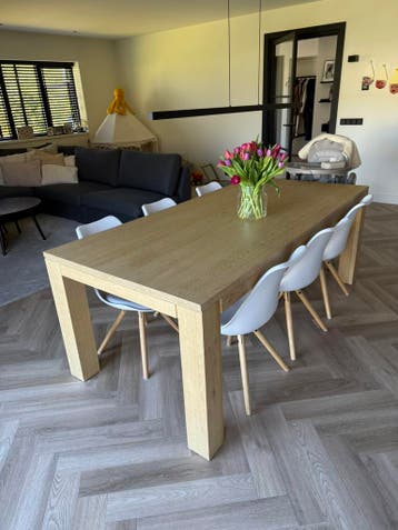 Eettafel met 6 stoelen gratis