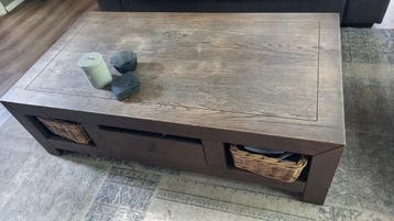 GRATIS Massief houten salontafel met mandjes en lades