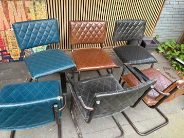 GRATIS Set van 6 vintage stoelen - diverse kleuren