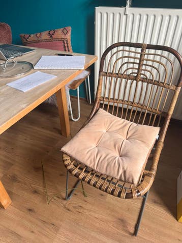 Gratis 3 boho rieten eetkamerstoelen