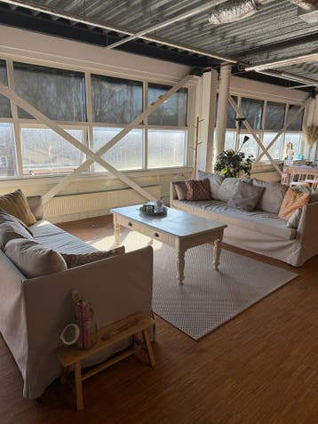 Gratis: Banken + salontafel (Adam)