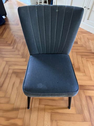 2 eetkamerstoelen gratis op te halen